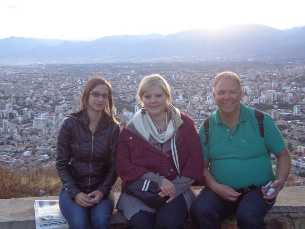 Mit Martine und Papa über Cochabamba.
