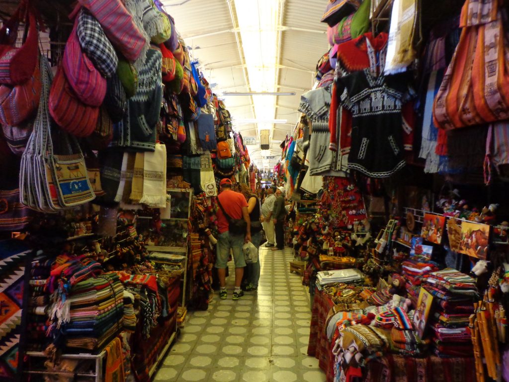 Kunsthandwerksabteil auf der Cancha, Cochabambas größtem Markt.